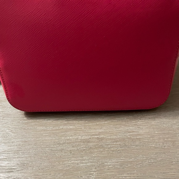 Hot pink Kate Spade bucket crossbody bag. LIKE NEW!! - Picture 4 of 4
